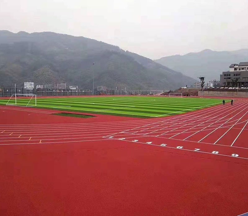 足球場(chǎng)，跑道